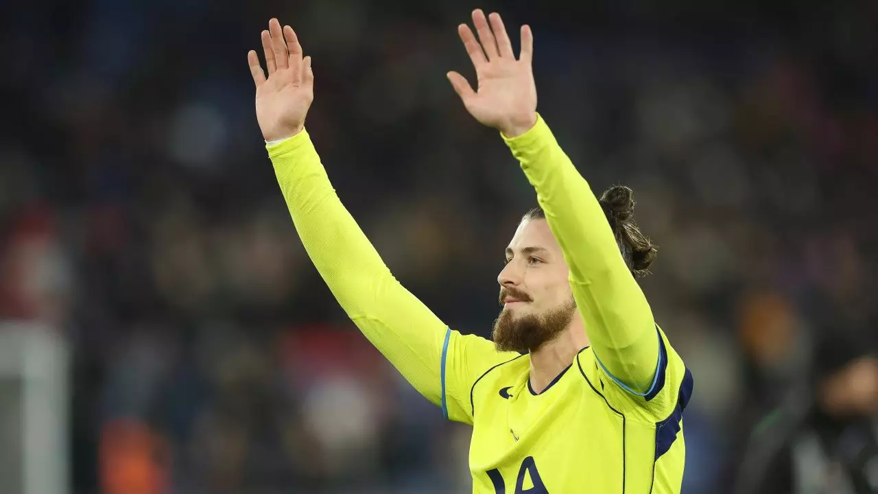 Prima ofertă pentru transferul definitiv al lui Radu Drăgușin! Nu au ajuns încă la un acord cu fundașul român